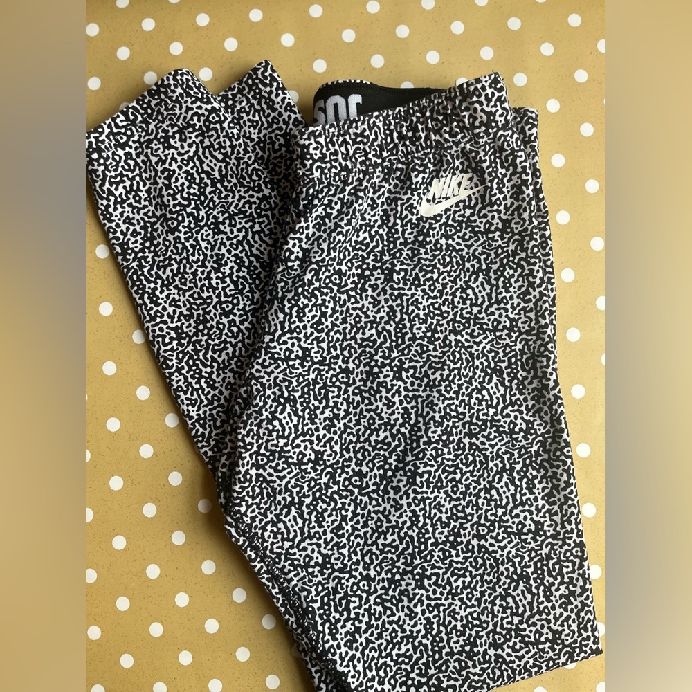 White printed Nike leggings